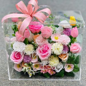 Hộp Mica Hoa Sáp Tone Hồng, Món Quà Ý Nghĩa MS914 (35x31x17cm)